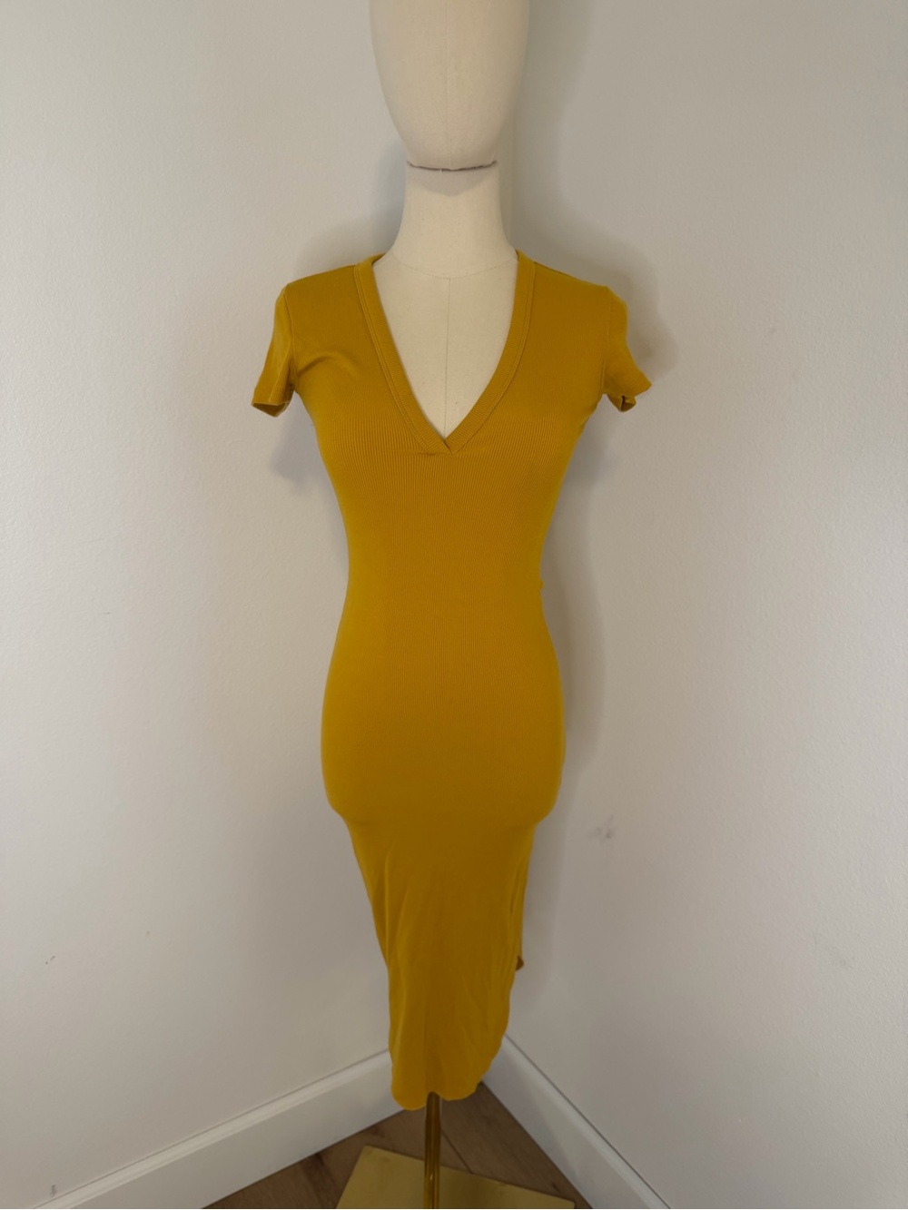 Wilfred by Aritzia Mustard V-Neck Short Sleeve Midi Dress Size XXS